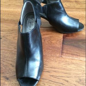 Life Stride bootie heals